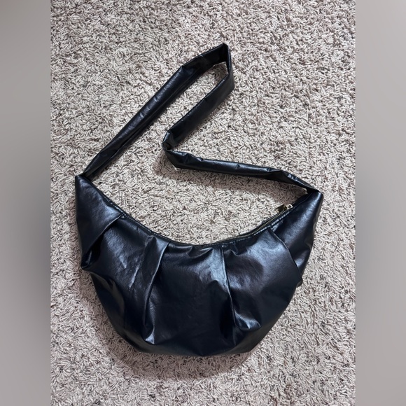 Handmade Vegan Leather Pleated Croissant/Crescent/Dumpling/Banana Bags Crossbody - Picture 7 of 13